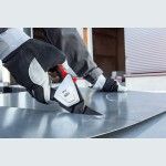 Tesoura para cortes curvos e retos