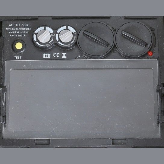 BETA Máscara com LCD de escurecimento automático, para soldadura por eléctrodo; MIG/MAG; TIG e plasm BETA Máscara com LCD de escurecimento automático, para soldadura por eléctrodo; MIG/MAG; TIG e plasm