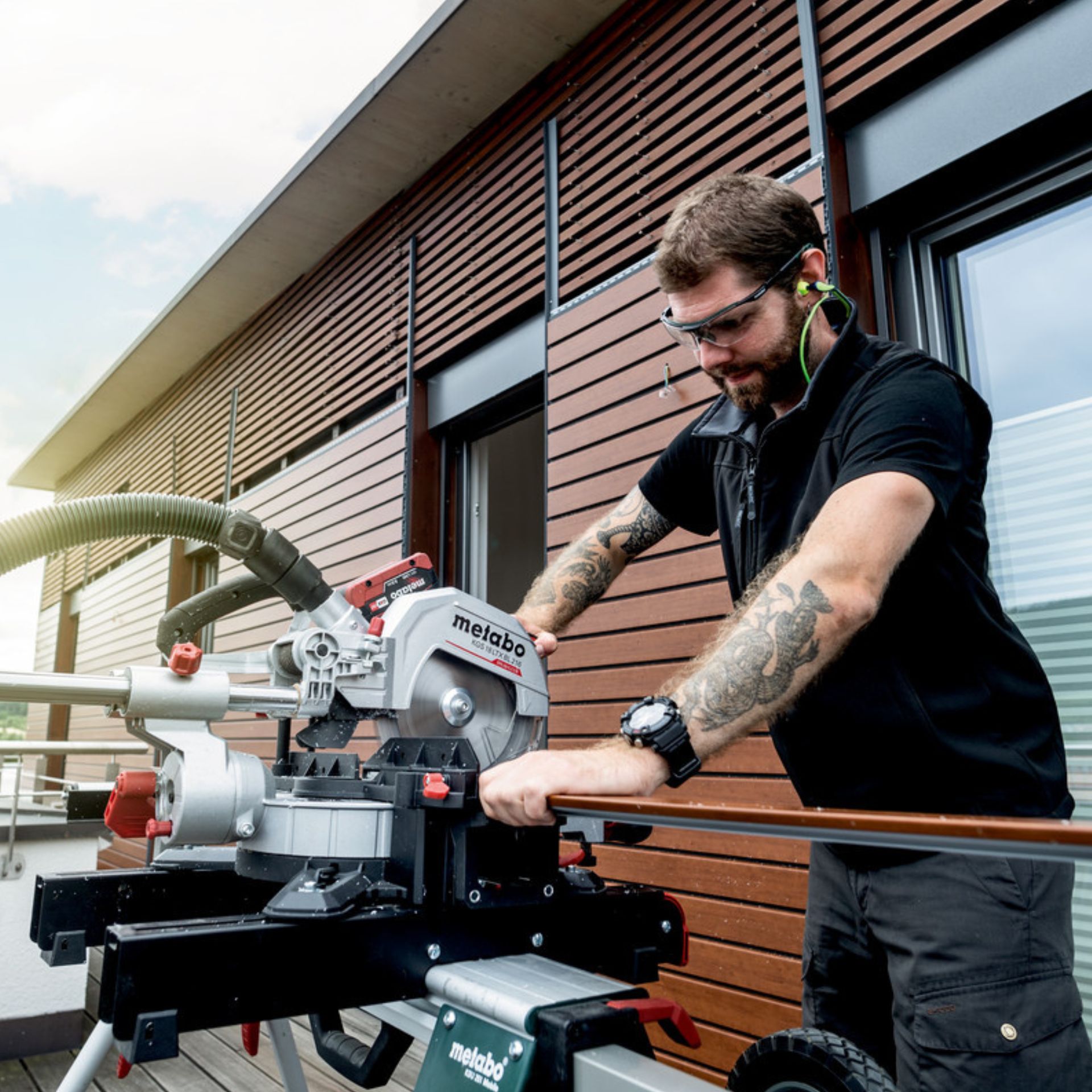 METABO KGS 18 LTX BL 216 Serras de esquadrias sem fio METABO KGS 18 LTX BL 216 Serras de esquadrias sem fio