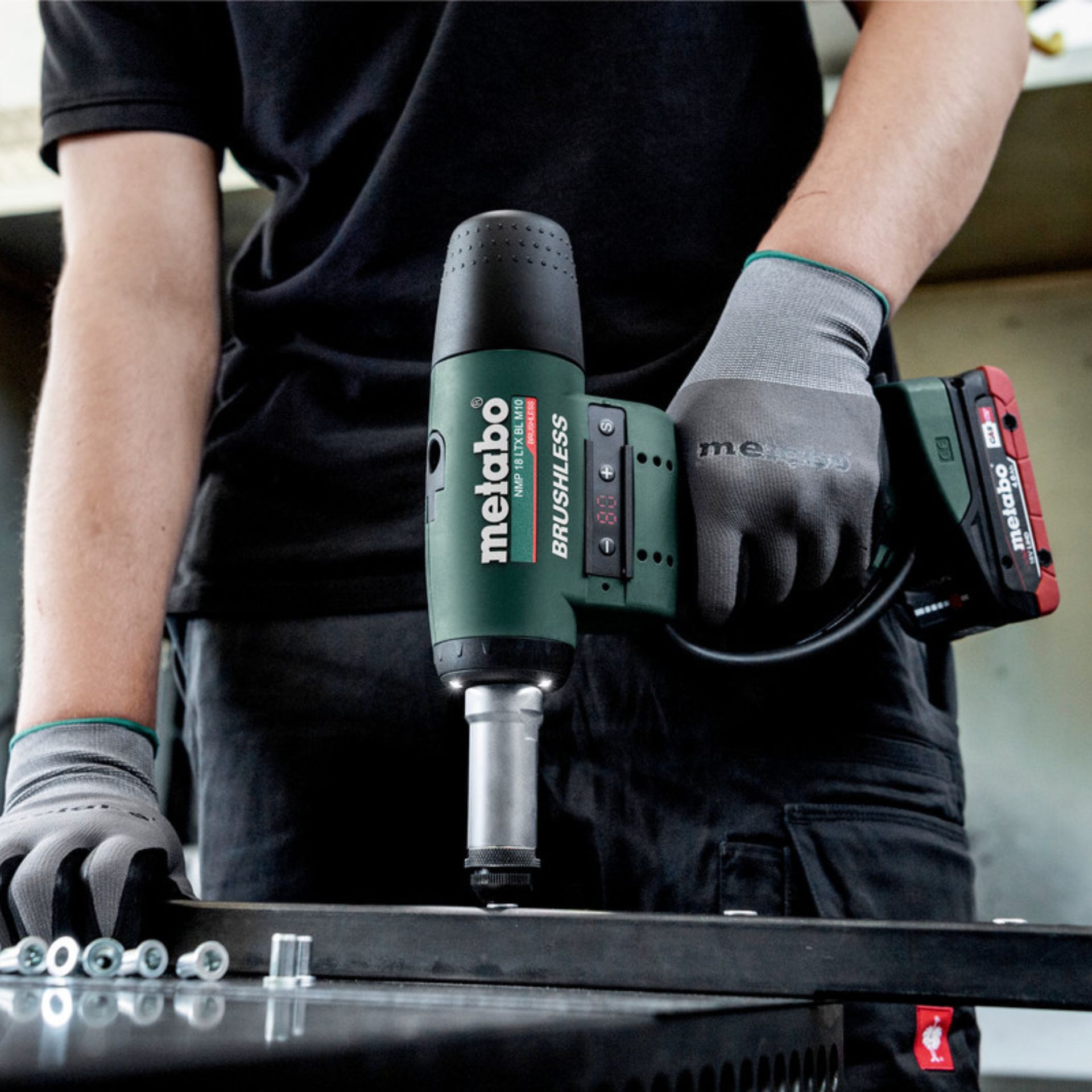 METABO NMP 18 LTX BL M10 Rebitadora para rebites roscados sem fio METABO NMP 18 LTX BL M10 Rebitadora para rebites roscados sem fio