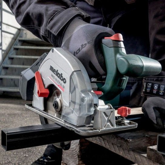 METABO MKS 18 LTX 58 Serra circular manual sem fio para metal METABO MKS 18 LTX 58 Serra circular manual sem fio para metal