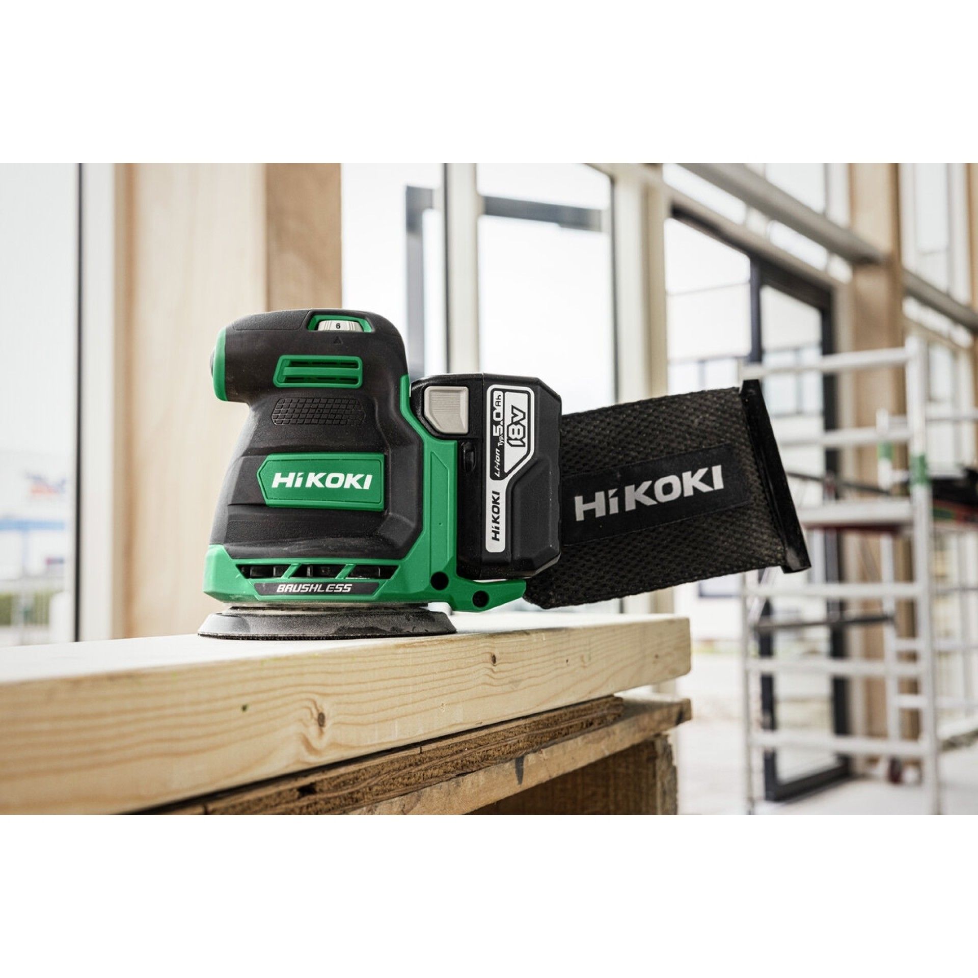 HIKOKI Lixadora de disco orbital sem fio SV1813DAW2Z