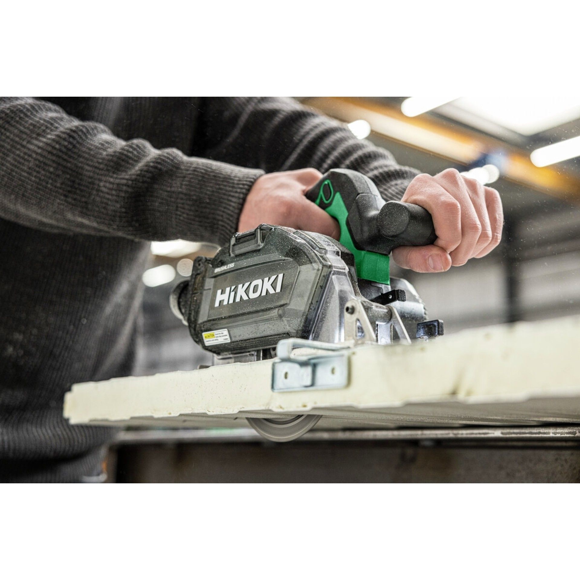 HIKOKI Serra para corte de metal sem fio CD3605DBW2Z